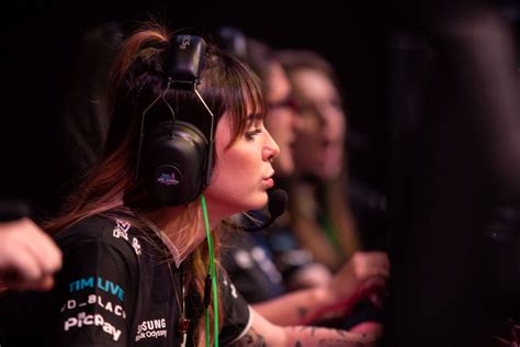 Commonwealth Games enters exploratory esports deal .